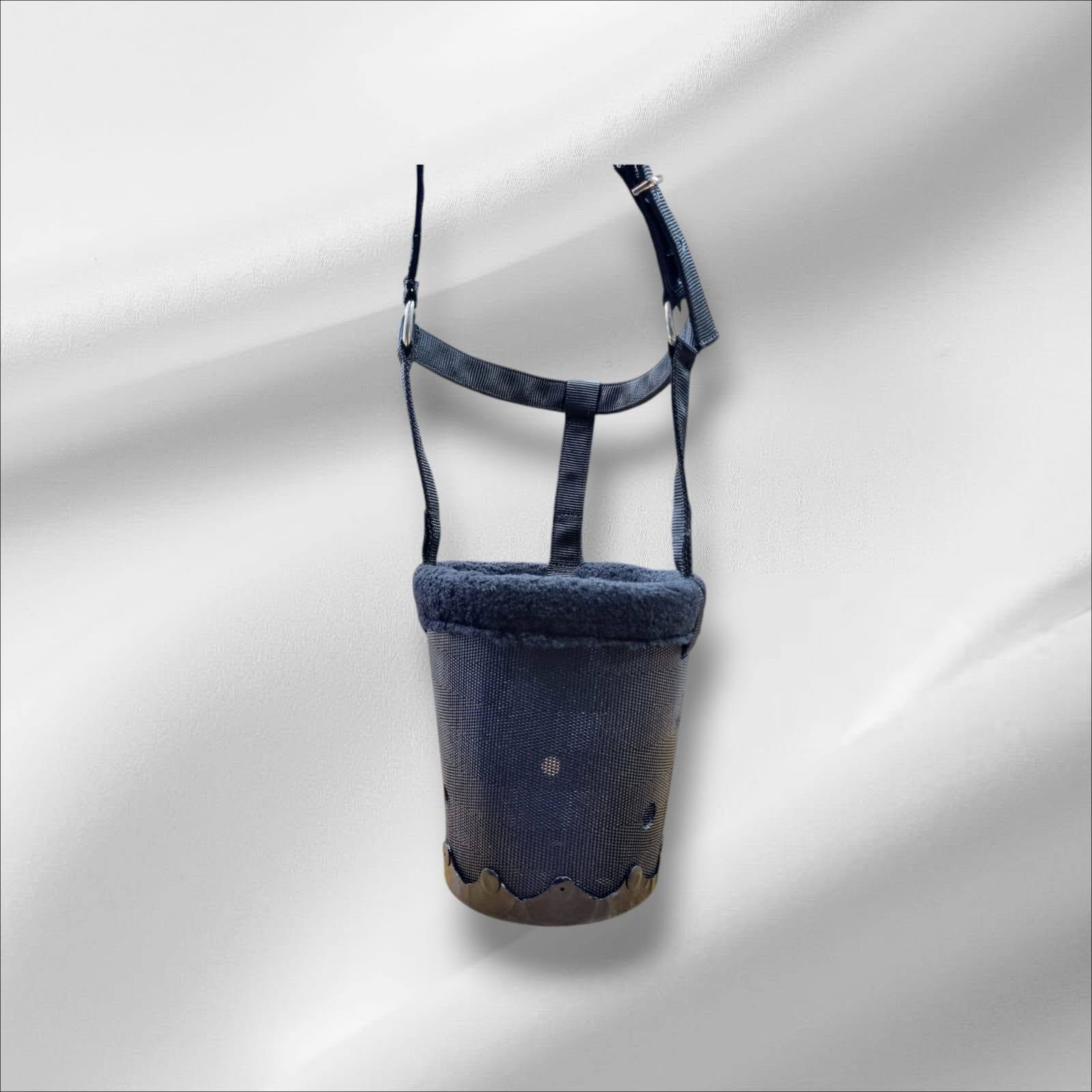 كمامة خيل (قاعدة حديد)